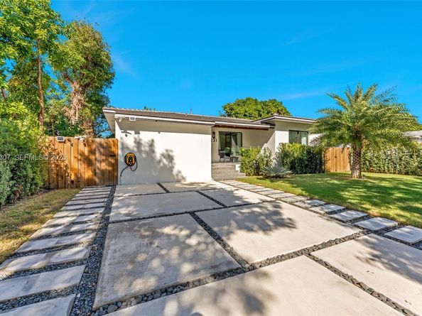 231 NE 45th St, Miami FL 33137