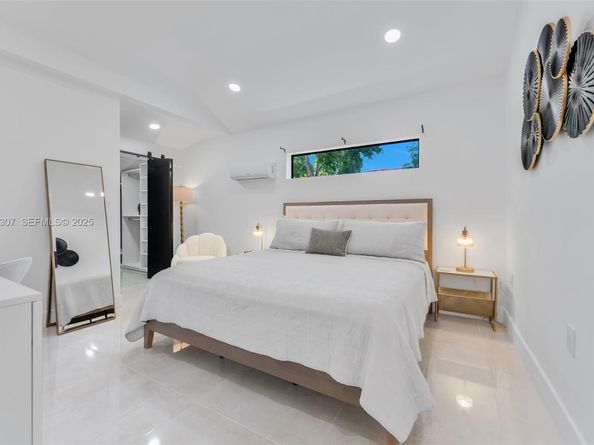 231 NE 45th St, Miami FL 33137