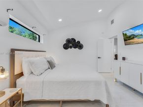 231 NE 45th St, Miami FL 33137