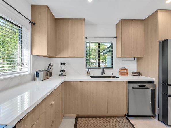 231 NE 45th St, Miami FL 33137