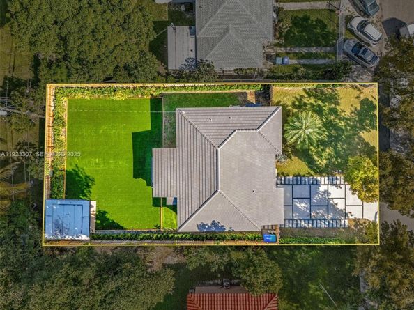 231 NE 45th St, Miami FL 33137