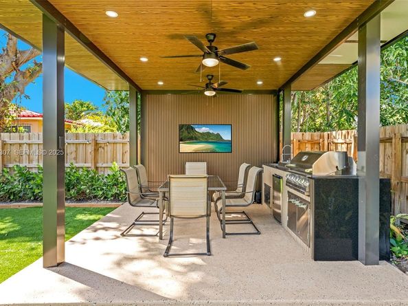 231 NE 45th St, Miami FL 33137