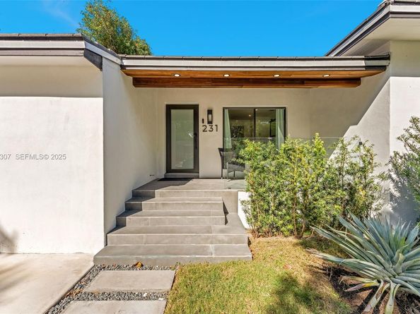 231 NE 45th St, Miami FL 33137