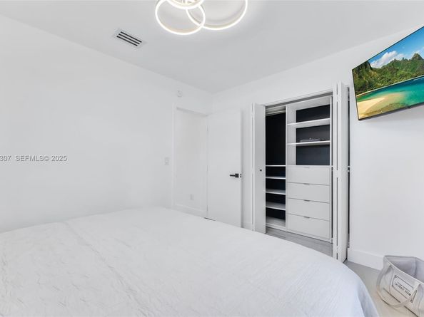 231 NE 45th St, Miami FL 33137