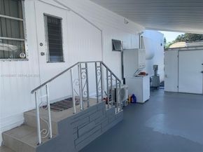 1911 SW 87th Ave, Davie FL 33324