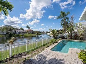 13930 Oak Ridge Dr, Davie FL 33325
