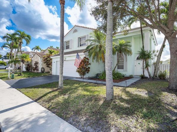 13930 Oak Ridge Dr, Davie FL 33325