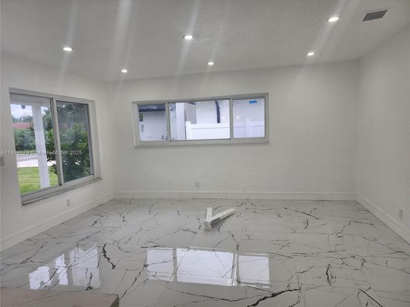 418 NW 8th Ave, Boynton Beach FL 33435