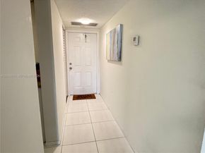 8060 Fairview Dr 101, Tamarac FL 33321