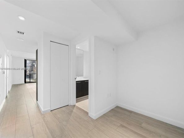 45 SW 9th 1110, Miami FL 33130