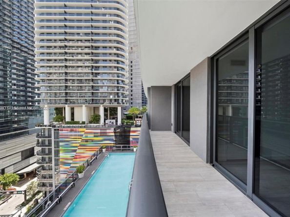 45 SW 9th 1110, Miami FL 33130