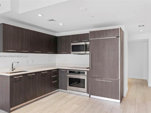 45 SW 9th 1110, Miami FL 33130
