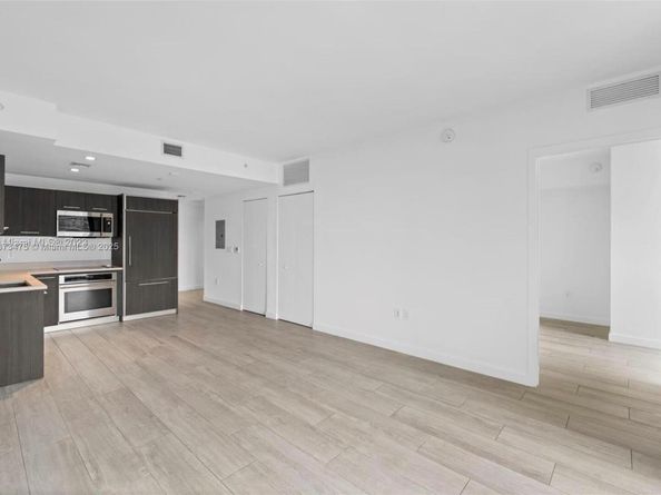 45 SW 9th 1110, Miami FL 33130