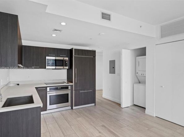 45 SW 9th 1110, Miami FL 33130