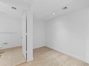 45 SW 9th 1110, Miami FL 33130