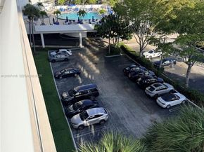 3701 N Country Club Dr 607, Aventura FL 33180