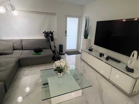 926 Michigan Ave 3, Miami Beach FL 33139