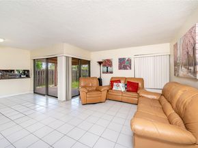 10114 NW 4th Ln 312, Miami FL 33172