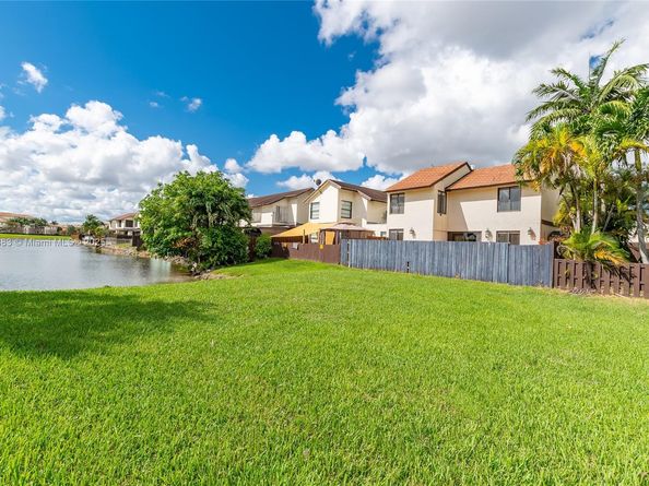 10114 NW 4th Ln 312, Miami FL 33172