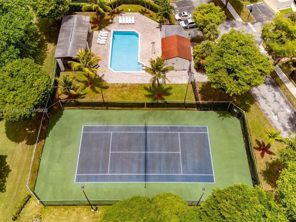 10114 NW 4th Ln 312, Miami FL 33172