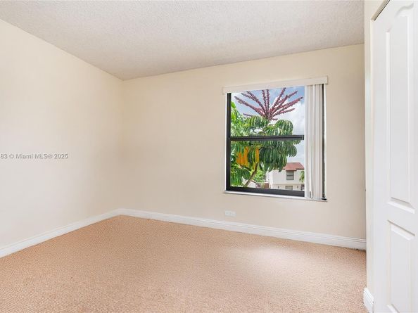 10114 NW 4th Ln 312, Miami FL 33172
