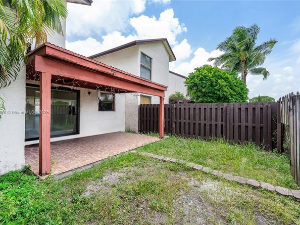 10114 NW 4th Ln 312, Miami FL 33172