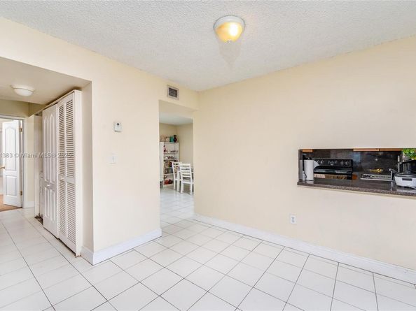10114 NW 4th Ln 312, Miami FL 33172