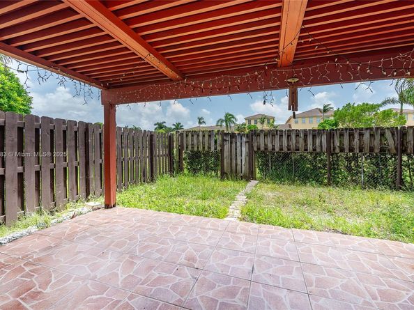 10114 NW 4th Ln 312, Miami FL 33172