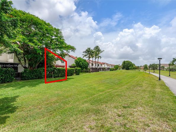 10114 NW 4th Ln 312, Miami FL 33172