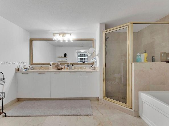 1800 N Bayshore Dr 614, Miami FL 33132