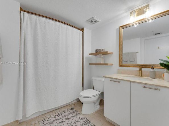 1800 N Bayshore Dr 614, Miami FL 33132