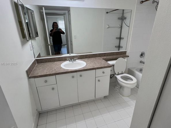 655 SW 111th Way 102, Pembroke Pines FL 33025