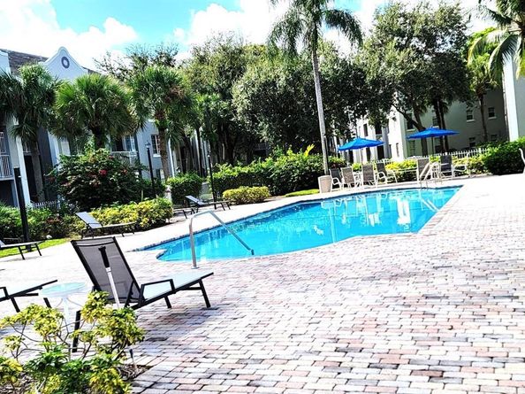 655 SW 111th Way 102, Pembroke Pines FL 33025