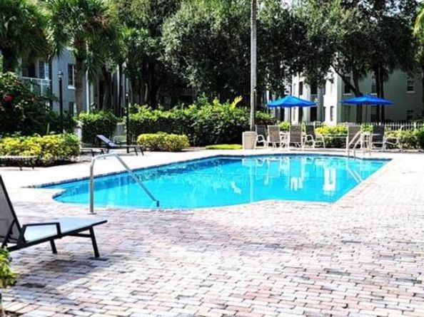 655 SW 111th Way 102, Pembroke Pines FL 33025