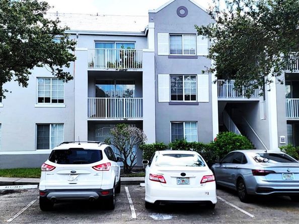 655 SW 111th Way 102, Pembroke Pines FL 33025