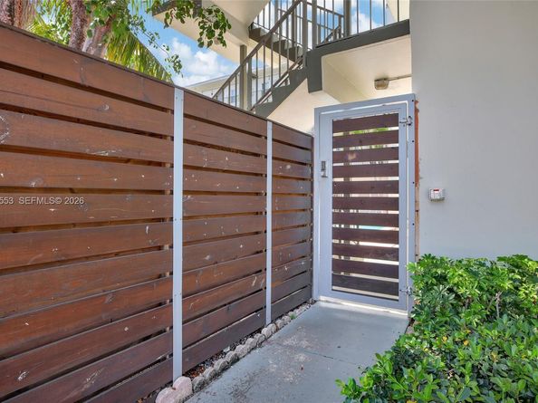 609 NE 13th Ave 301, Fort Lauderdale FL 33304