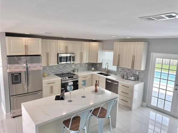 7480 NW 14th St, Plantation FL 33313