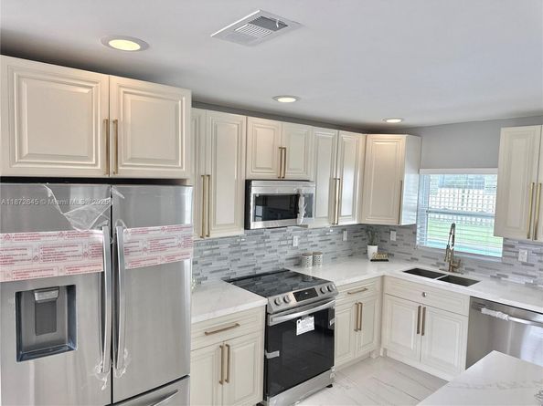 7480 NW 14th St, Plantation FL 33313