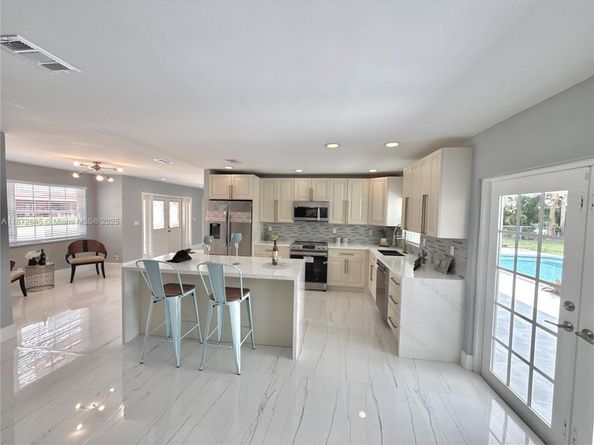 7480 NW 14th St, Plantation FL 33313