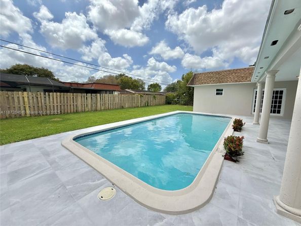 7480 NW 14th St, Plantation FL 33313