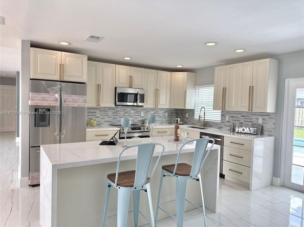 7480 NW 14th St, Plantation FL 33313
