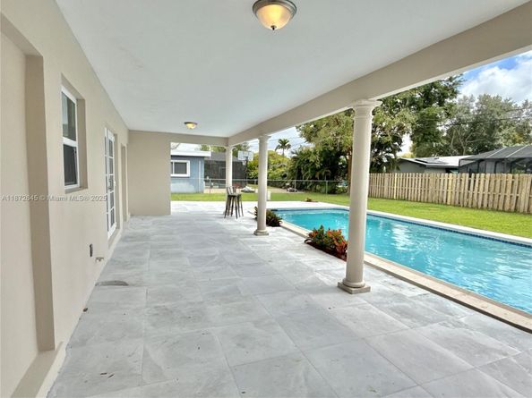 7480 NW 14th St, Plantation FL 33313