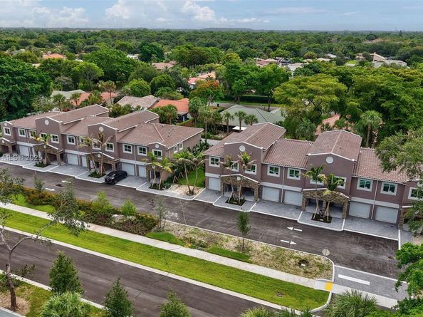 1559 NW 94TH Way 08, Coral Springs FL 33071