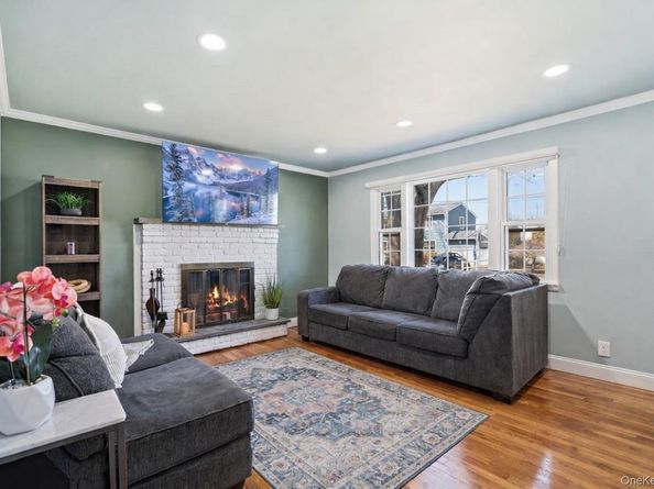 303 Kansas Street, Lindenhurst NY 11757