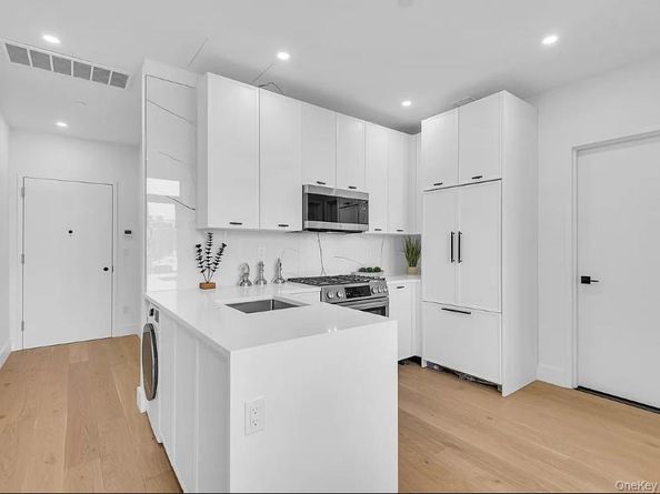 50-07 5th Street 4D, Long Island City NY 11101