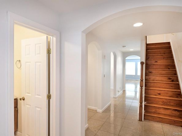 34 Dunes Lane, Port Washington NY 11050