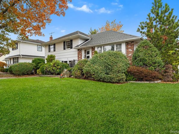 3651 Woodbridge Lane N, Wantagh NY 11793