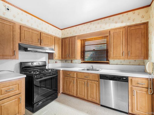 3651 Woodbridge Lane N, Wantagh NY 11793