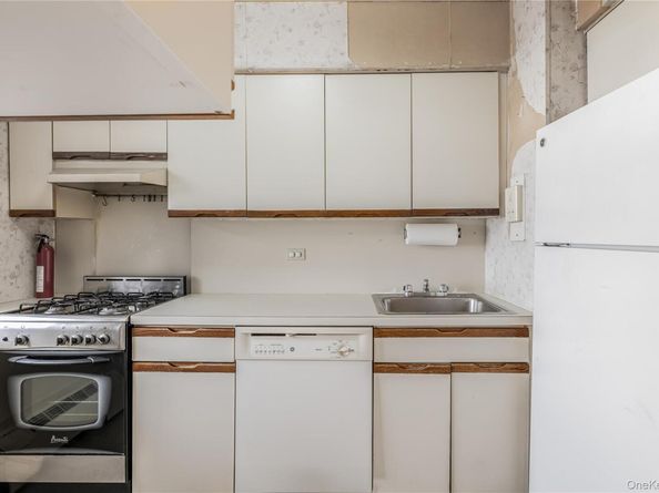 61-25 97th Street 15F, Rego Park NY 11374