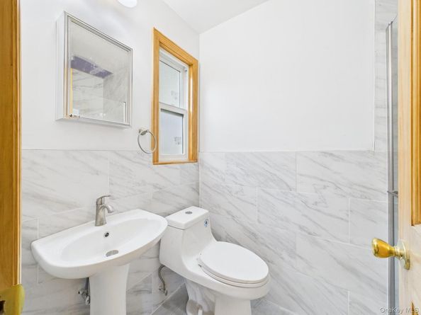 51-10 Little Neck Pkwy, Little Neck NY 11362